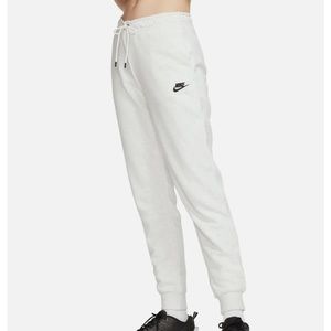 Nike Sportswear Essential Fleece Pants